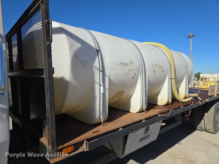 image for item EV1621 1993 Ford LN8000 flatbed truck