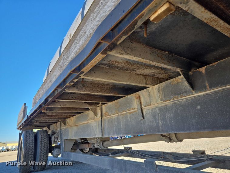 image for item EV1621 1993 Ford LN8000 flatbed truck