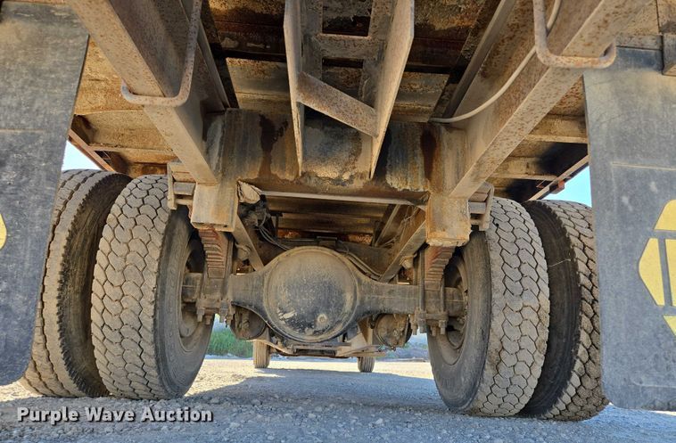 image for item EV1621 1993 Ford LN8000 flatbed truck