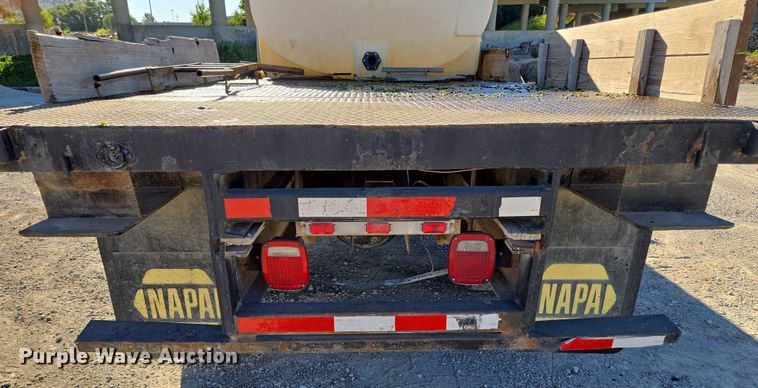 image for item EV1621 1993 Ford LN8000 flatbed truck