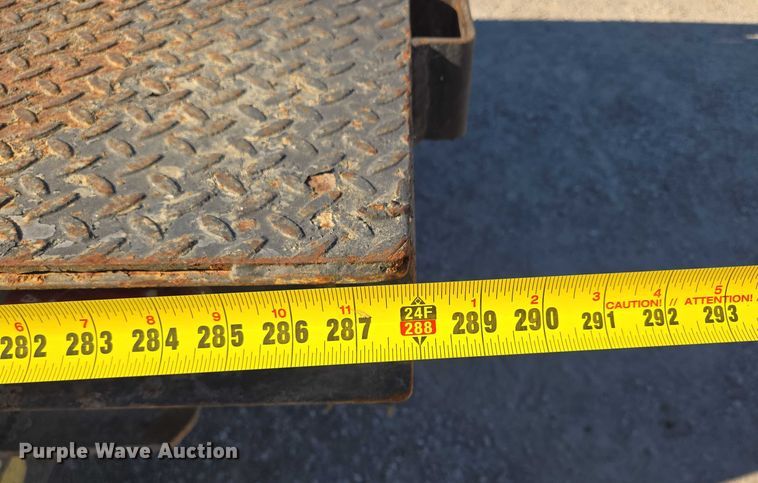 image for item EV1621 1993 Ford LN8000 flatbed truck