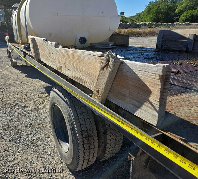 image for item EV1621 1993 Ford LN8000 flatbed truck