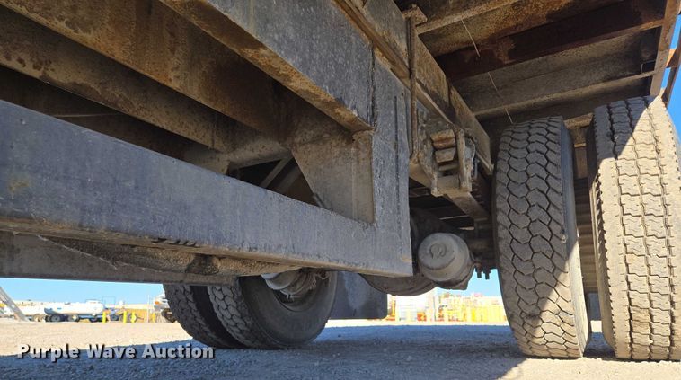 image for item EV1621 1993 Ford LN8000 flatbed truck