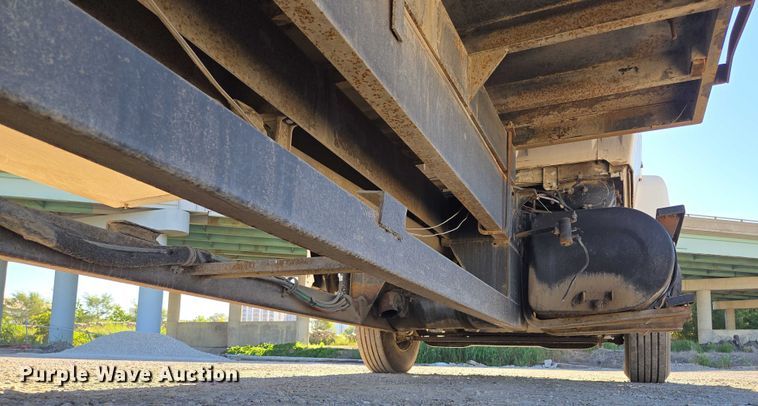 image for item EV1621 1993 Ford LN8000 flatbed truck