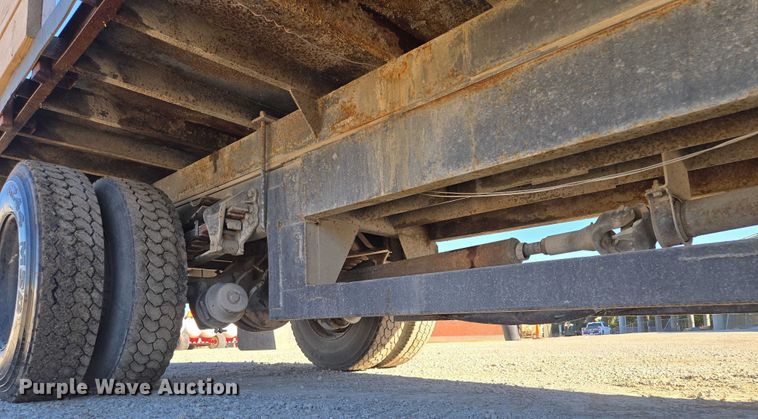 image for item EV1621 1993 Ford LN8000 flatbed truck