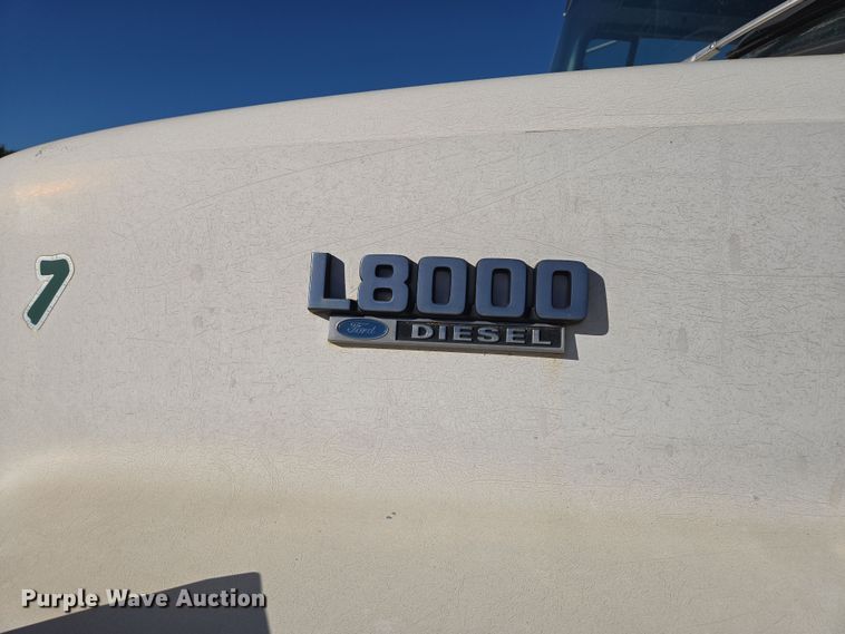 image for item EV1621 1993 Ford LN8000 flatbed truck