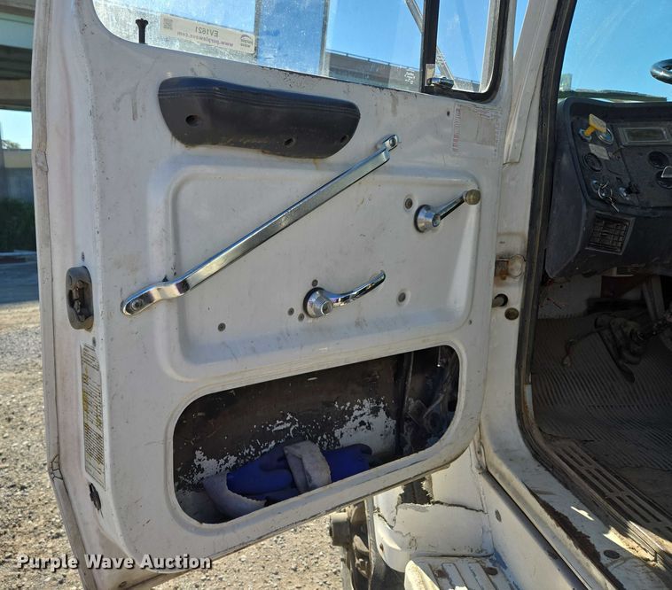 image for item EV1621 1993 Ford LN8000 flatbed truck