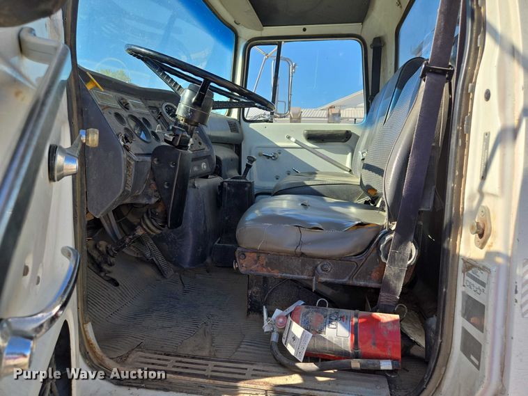 image for item EV1621 1993 Ford LN8000 flatbed truck