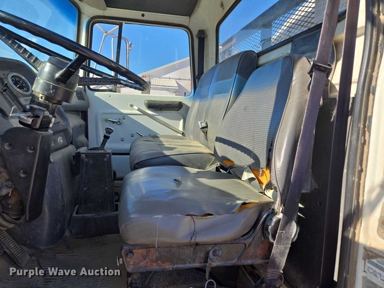 image for item EV1621 1993 Ford LN8000 flatbed truck