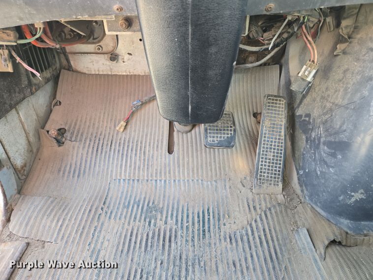 image for item EV1621 1993 Ford LN8000 flatbed truck