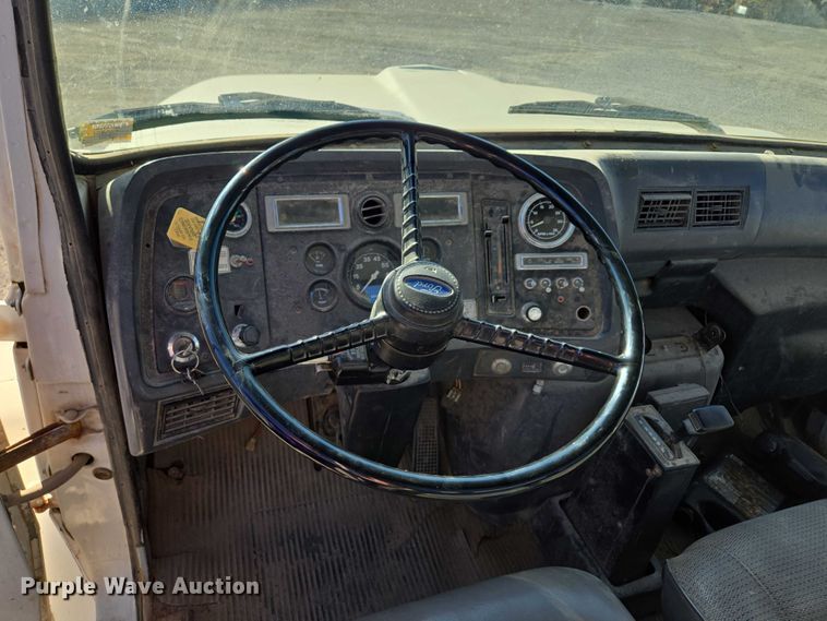 image for item EV1621 1993 Ford LN8000 flatbed truck