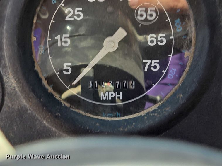 image for item EV1621 1993 Ford LN8000 flatbed truck