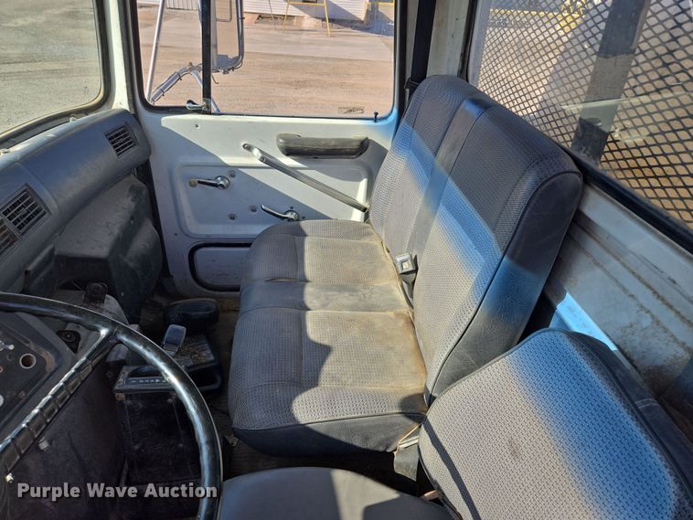 image for item EV1621 1993 Ford LN8000 flatbed truck