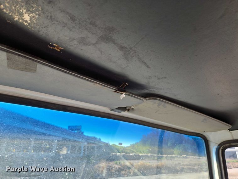 image for item EV1621 1993 Ford LN8000 flatbed truck