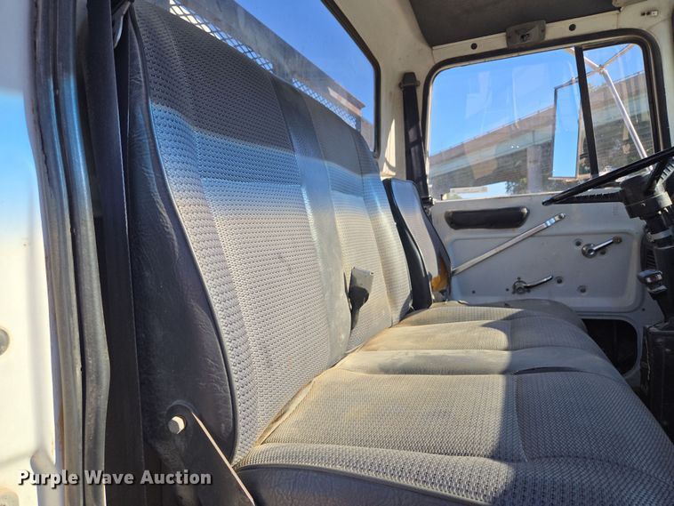 image for item EV1621 1993 Ford LN8000 flatbed truck