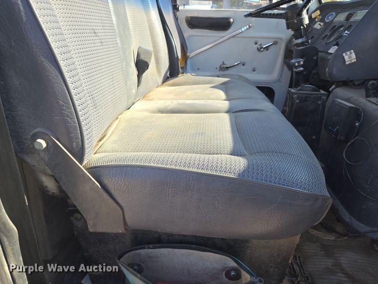 image for item EV1621 1993 Ford LN8000 flatbed truck