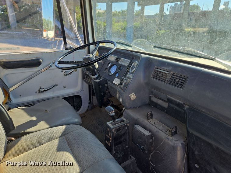 image for item EV1621 1993 Ford LN8000 flatbed truck