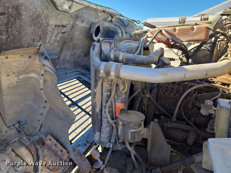 image for item EV1621 1993 Ford LN8000 flatbed truck