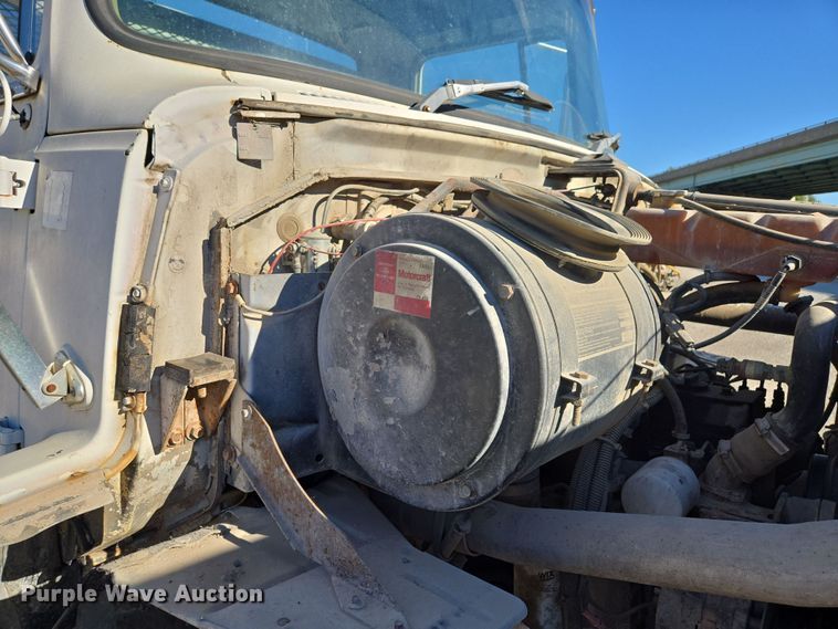 image for item EV1621 1993 Ford LN8000 flatbed truck