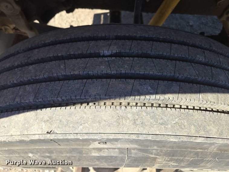 image for item EV1621 1993 Ford LN8000 flatbed truck