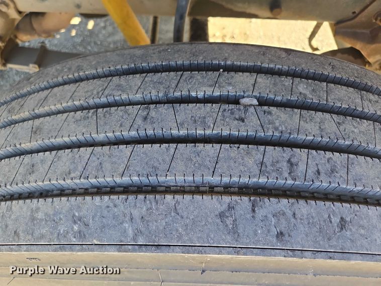 image for item EV1621 1993 Ford LN8000 flatbed truck