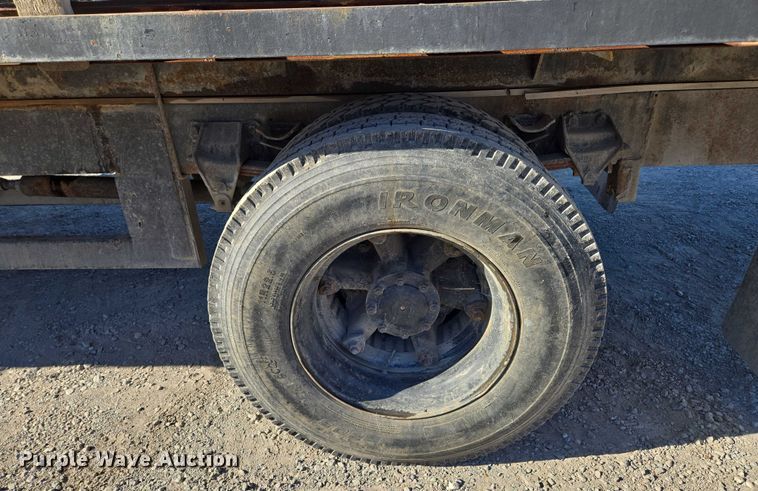 image for item EV1621 1993 Ford LN8000 flatbed truck