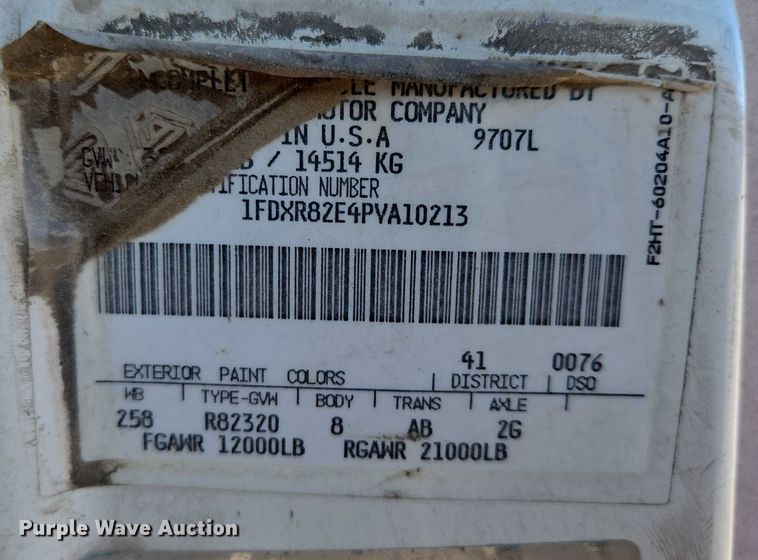 image for item EV1621 1993 Ford LN8000 flatbed truck