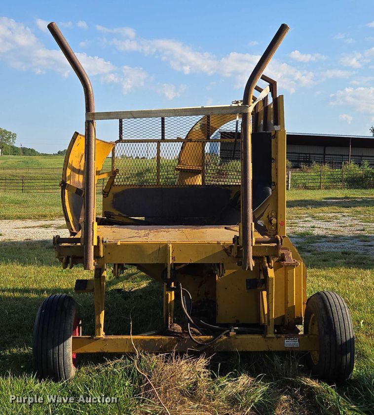 image for item EV1720 DuraTech Haybuster 2544 bale processor