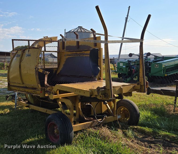 image for item EV1720 DuraTech Haybuster 2544 bale processor