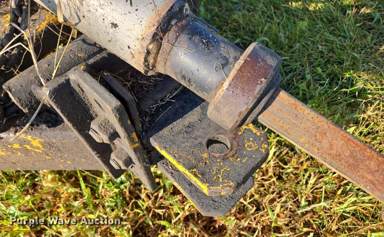 image for item EV1720 DuraTech Haybuster 2544 bale processor