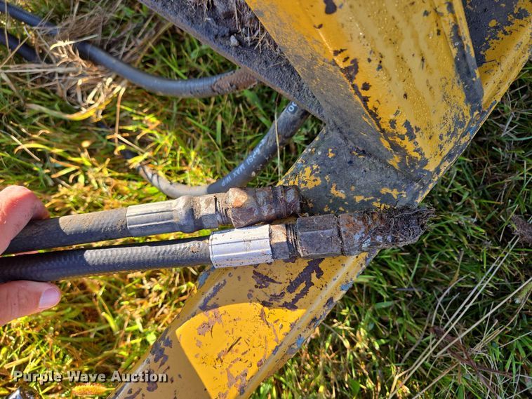 image for item EV1720 DuraTech Haybuster 2544 bale processor