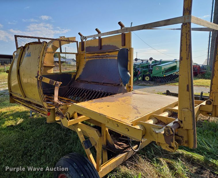 image for item EV1720 DuraTech Haybuster 2544 bale processor