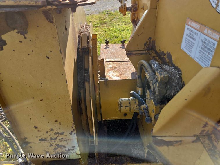 image for item EV1720 DuraTech Haybuster 2544 bale processor