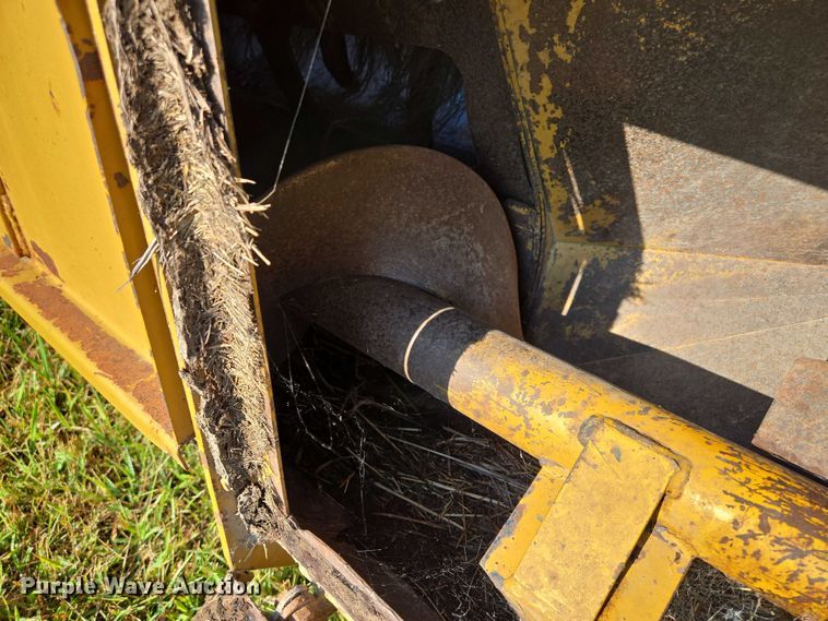 image for item EV1720 DuraTech Haybuster 2544 bale processor