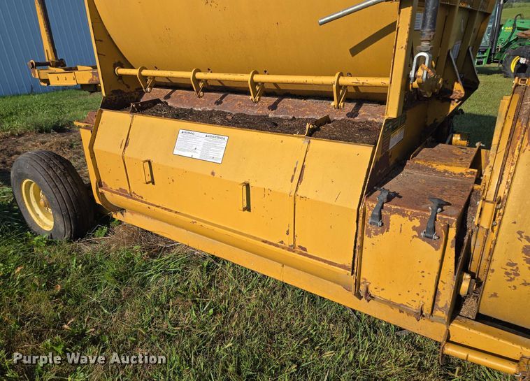 image for item EV1720 DuraTech Haybuster 2544 bale processor