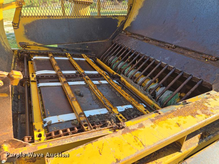 image for item EV1720 DuraTech Haybuster 2544 bale processor