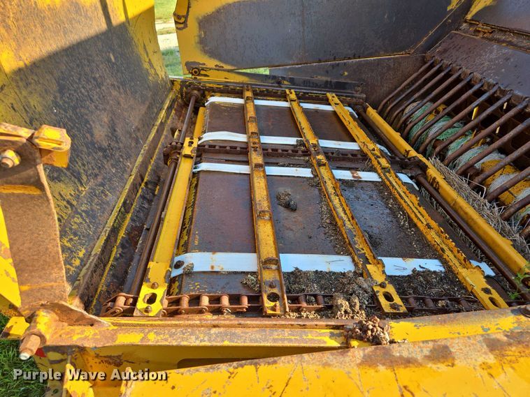 image for item EV1720 DuraTech Haybuster 2544 bale processor