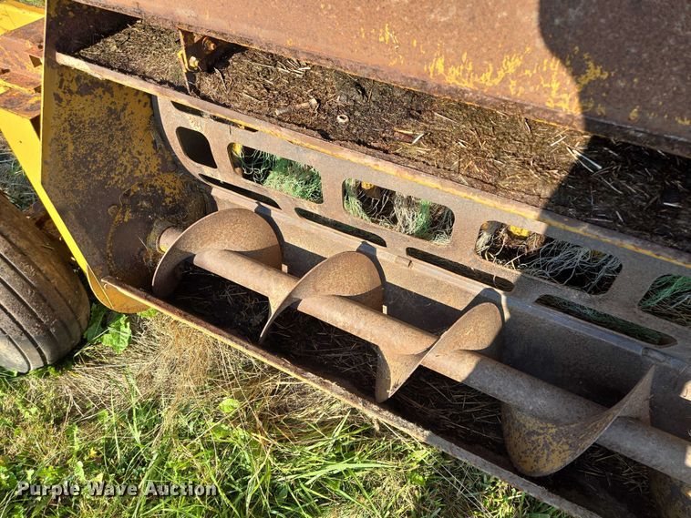 image for item EV1720 DuraTech Haybuster 2544 bale processor