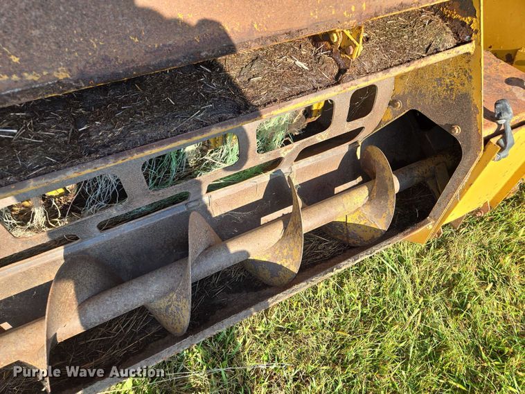 image for item EV1720 DuraTech Haybuster 2544 bale processor