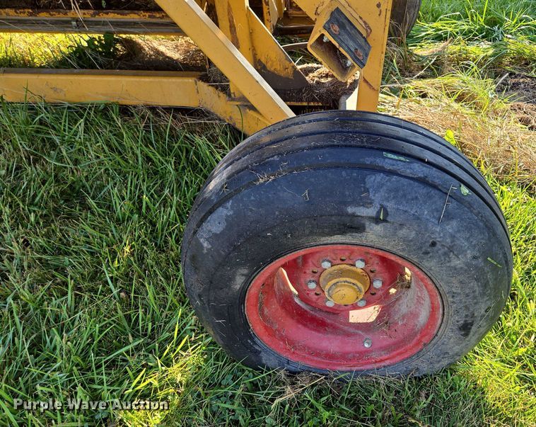 image for item EV1720 DuraTech Haybuster 2544 bale processor