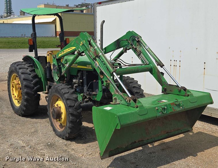 image for item EV1729 2005 John Deere 5105 MFWD tractor