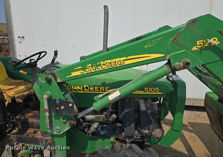 image for item EV1729 2005 John Deere 5105 MFWD tractor