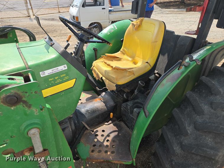 image for item EV1729 2005 John Deere 5105 MFWD tractor