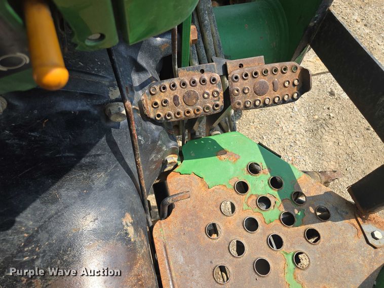 image for item EV1729 2005 John Deere 5105 MFWD tractor