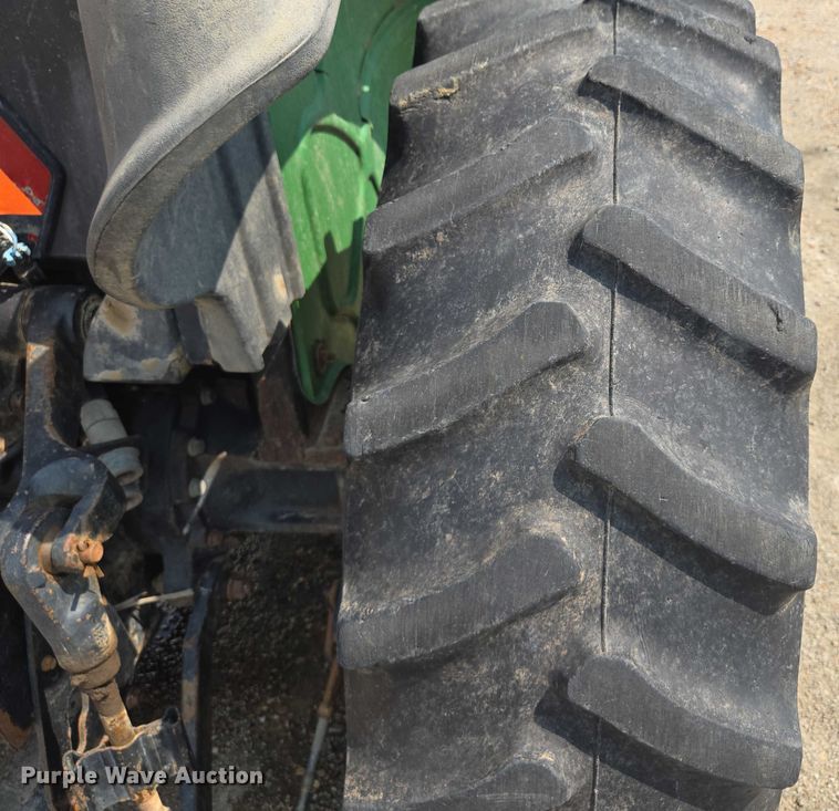 image for item EV1729 2005 John Deere 5105 MFWD tractor