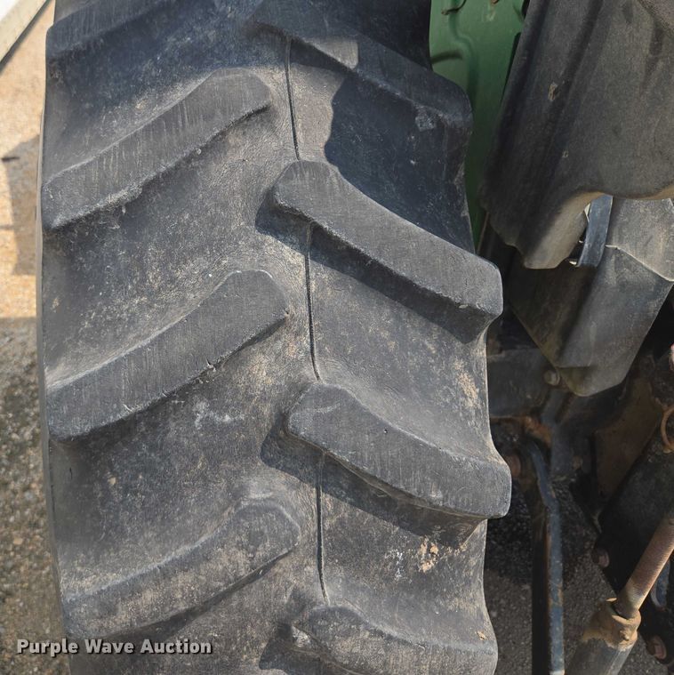 image for item EV1729 2005 John Deere 5105 MFWD tractor