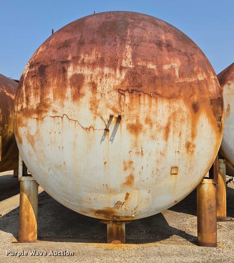 image for item EV1731 Tank