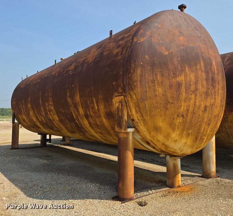 image for item EV1732 Tank