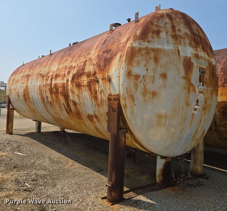 image for item EV1733 Tank