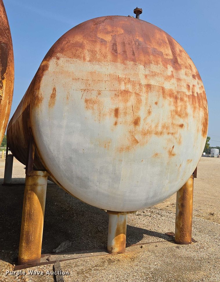 image for item EV1733 Tank